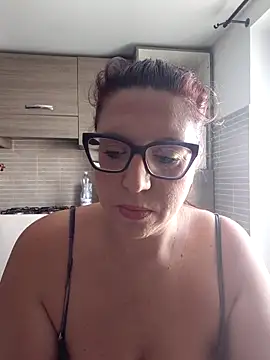 Snapshot of carolyne2023 chatting on November 1, 7:13 am carolyne2023 online show from November 1, 7:13 am