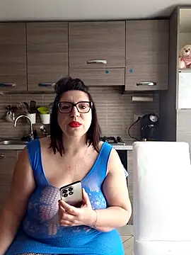 Snapshot of carolyne2023 chatting on March 4, 9:17 am carolyne2023 online show from March 4, 9:17 am