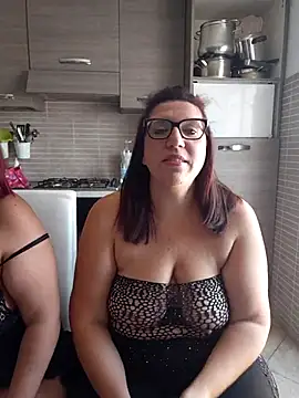 Snapshot of carolyne2023 chatting on November 5, 8:28 am carolyne2023 online show from November 5, 8:28 am