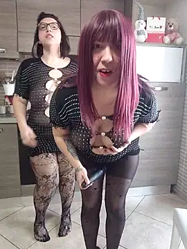 Snapshot of carolyne2023 chatting on February 8, 8:23 am carolyne2023 online show from February 8, 8:23 am