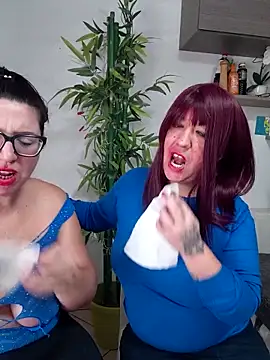 Snapshot of carolyne2023 chatting on December 5, 8:02 am carolyne2023 online show from December 5, 8:02 am