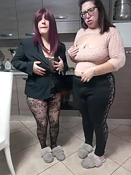 Snapshot of carolyne2023 chatting on November 25, 8:47 am carolyne2023 online show from November 25, 8:47 am