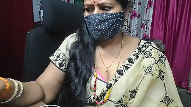 Snapshot of Rani_Darling_99 chatting on June 21, 11:32 pm Rani Darling 99 online show from June 21, 11:32 pm