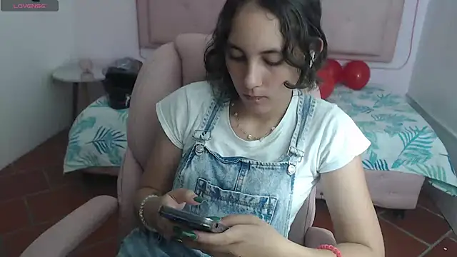 Snapshot of xlunna chatting on February 14, 7:44 pm xlunna online show from February 14, 7:44 pm