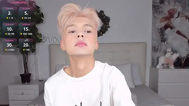 Felix Rey online show from December 15, 9:09 pm