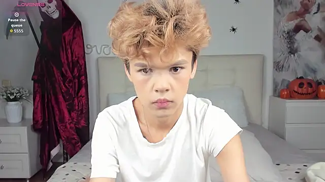 Snapshot of Felix_Rey chatting on October 18, 9:33 am Felix Rey online show from October 18, 9:33 am