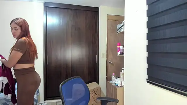 Amy Walker online show from December 19, 6:54 pm