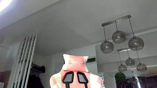 IreneVON online show from March 1, 5:40 am