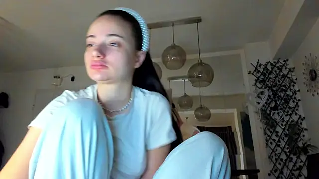 IreneVON online show from February 18, 5:05 am