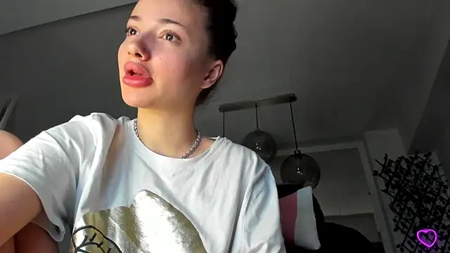 IreneVON online show from March 15, 3:48 pm
