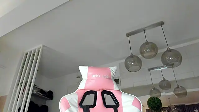 IreneVON online show from February 3, 5:05 am