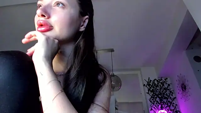 IreneVON online show from February 19, 3:38 pm