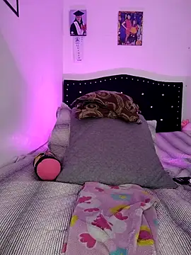 EimyParker  online show from March 2, 8:05 pm