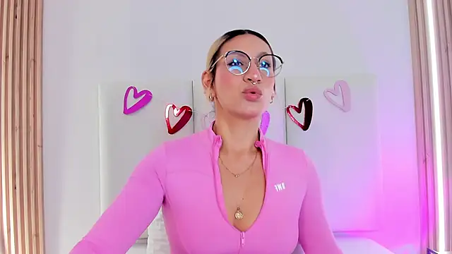 Emily robertss online show from February 17, 7:11 pm