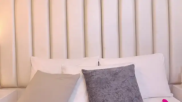 Emily robertss online show from November 26, 3:06 am