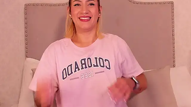 Snapshot of Emily_robertss chatting on September 18, 3:31 am Emily robertss online show from September 18, 3:31 am