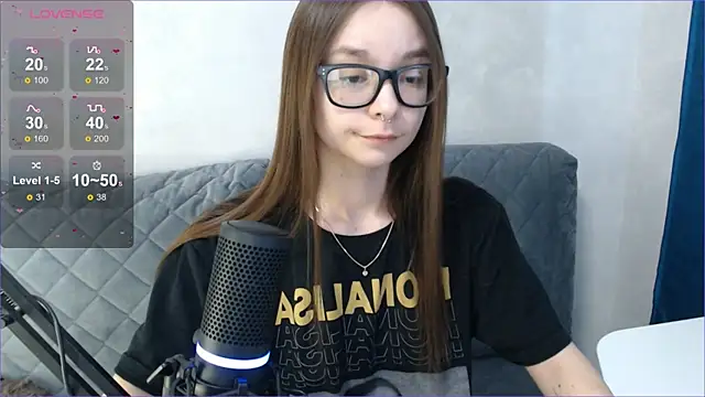 Snapshot of Amarieni chatting on February 21, 2:27 pm Amarieni online show from February 21, 2:27 pm