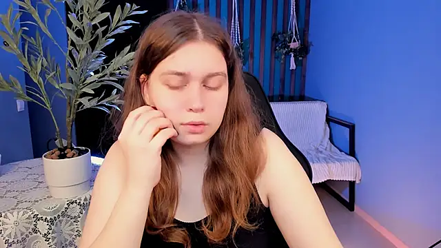 FioraMarmoris online show from March 15, 5:25 am