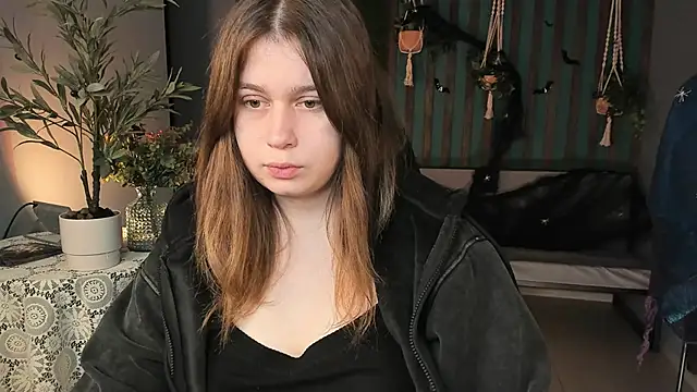 FioraMarmoris online show from October 19, 5:10 am