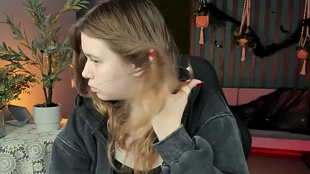 FioraMarmoris online show from October 23, 1:32 pm