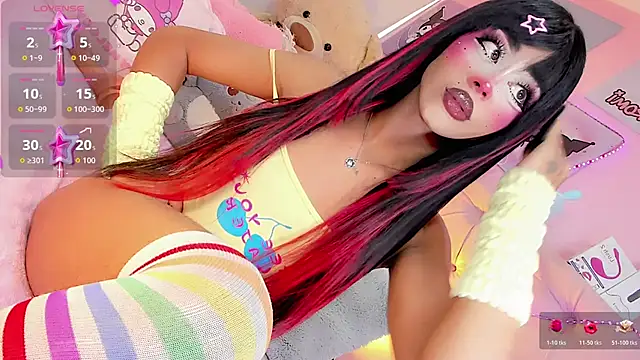 Snapshot of Cute_Roxxy chatting on June 6, 5:29 pm Cute Roxxy online show from June 6, 5:29 pm