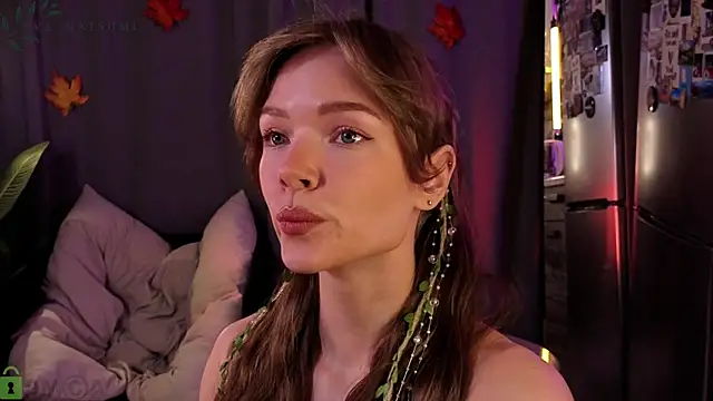 Eva Natsumi online show from November 3, 5:05 pm