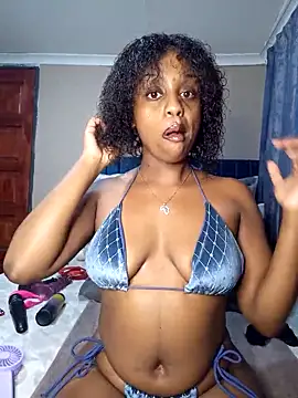 Snapshot of Queen-Chocolate chatting on March 8, 8:35 pm Queen-Chocolate online show from March 8, 8:35 pm