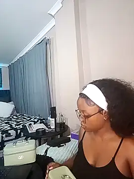 Snapshot of Queen-Chocolate chatting on February 5, 9:54 pm Queen-Chocolate online show from February 5, 9:54 pm