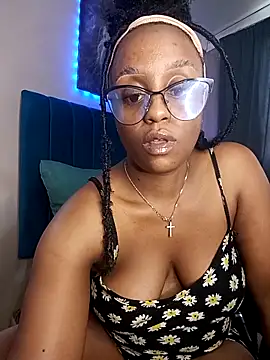 Snapshot of Queen-Chocolate chatting on December 22, 2:06 pm Queen-Chocolate online show from December 22, 2:06 pm