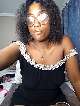 Snapshot of Queen-Chocolate chatting on January 30, 11:55 pm Queen-Chocolate online show from January 30, 11:55 pm