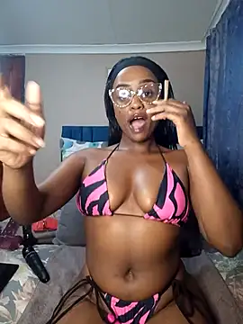 Snapshot of Queen-Chocolate chatting on March 16, 7:49 pm Queen-Chocolate online show from March 16, 7:49 pm