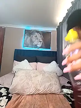 Snapshot of Queen-Chocolate chatting on February 1, 8:56 am Queen-Chocolate online show from February 1, 8:56 am