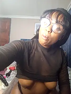 Snapshot of Queen-Chocolate chatting on February 5, 10:44 pm Queen-Chocolate online show from February 5, 10:44 pm