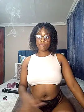 Snapshot of Queen-Chocolate chatting on February 1, 11:27 pm Queen-Chocolate online show from February 1, 11:27 pm