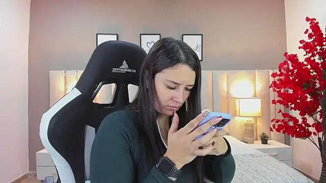 Snapshot of sara_parker069 chatting on September 18, 1:14 pm sara parker069 online show from September 18, 1:14 pm