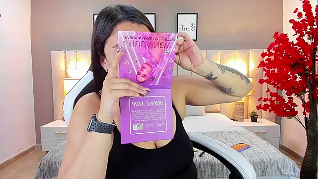 Snapshot of sara_parker069 chatting on September 19, 2:10 pm sara parker069 online show from September 19, 2:10 pm