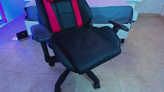 Snapshot of sara_parker069 chatting on February 27, 3:40 am sara parker069 online show from February 27, 3:40 am