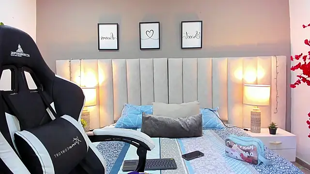 Snapshot of sara_parker069 chatting on October 7, 9:43 am sara parker069 online show from October 7, 9:43 am