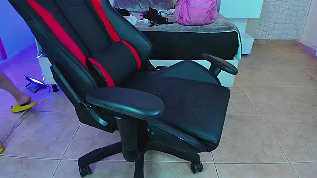 Snapshot of sara_parker069 chatting on February 7, 4:06 am sara parker069 online show from February 7, 4:06 am