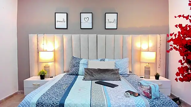 Snapshot of sara_parker069 chatting on October 9, 9:43 am sara parker069 online show from October 9, 9:43 am