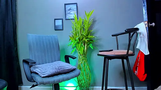 Damian 022 online show from October 8, 11:01 am