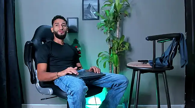 Damian 022 online show from December 28, 10:23 pm