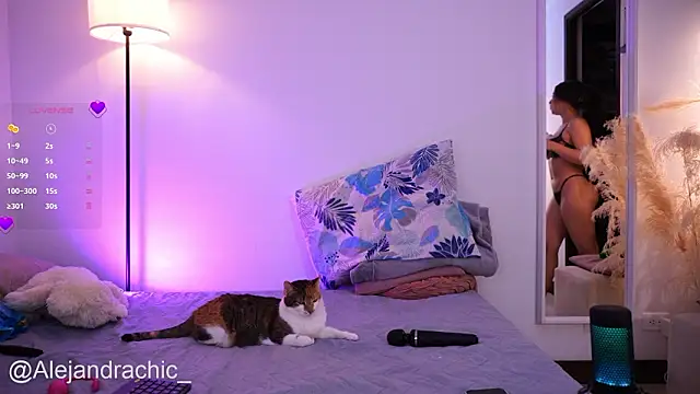 amelie leigh online show from March 12, 3:01 am