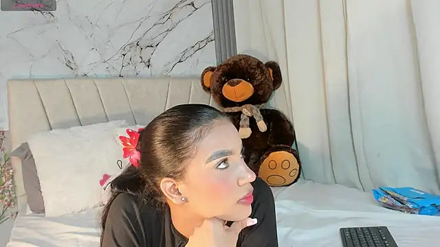Snapshot of angeli_sexi chatting on October 8, 12:45 am angeli sexi online show from October 8, 12:45 am