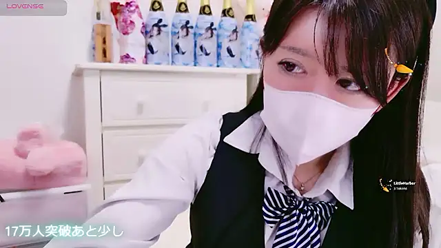 maii- online show from May 11, 4:04 pm