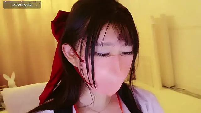 maii- online show from February 18, 6:47 pm