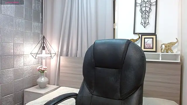 ianCute  online show from December 19, 10:01 pm