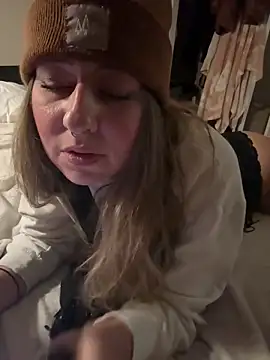 sophielove888 online show from November 10, 9:42 pm