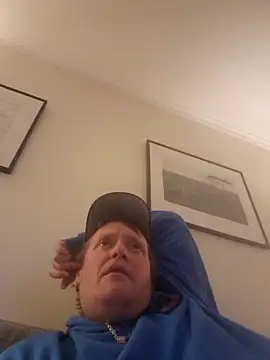 Snapshot of everyoneneeds chatting on February 15, 9:28 pm everyoneneeds online show from February 15, 9:28 pm