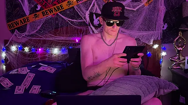 Snapshot of JuicyStrawbaby chatting on October 30, 8:50 pm JuicyStrawbaby online show from October 30, 8:50 pm